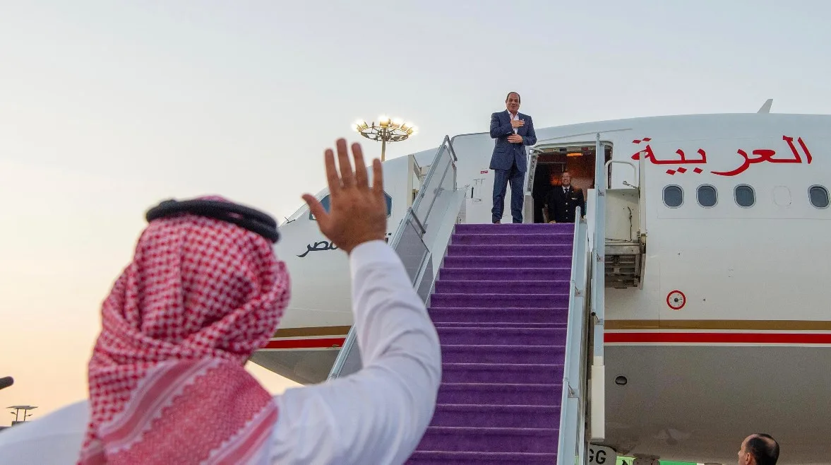 السيسي يعود إلى البلاد بعد زيارة قصيرة للسعودية السيسي يعود إلى البلاد بعد زيارة قصيرة للسعودية