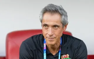 مدرب شباب الأهلي سوزا: التحكيم في الإمارات ممتاز والأخطاء جزء لا يتجزأ من اللعبة.