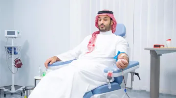 بالصور – ولي العهد السعودي يتبرع بالدم ويطلق مبادرة وطنية
