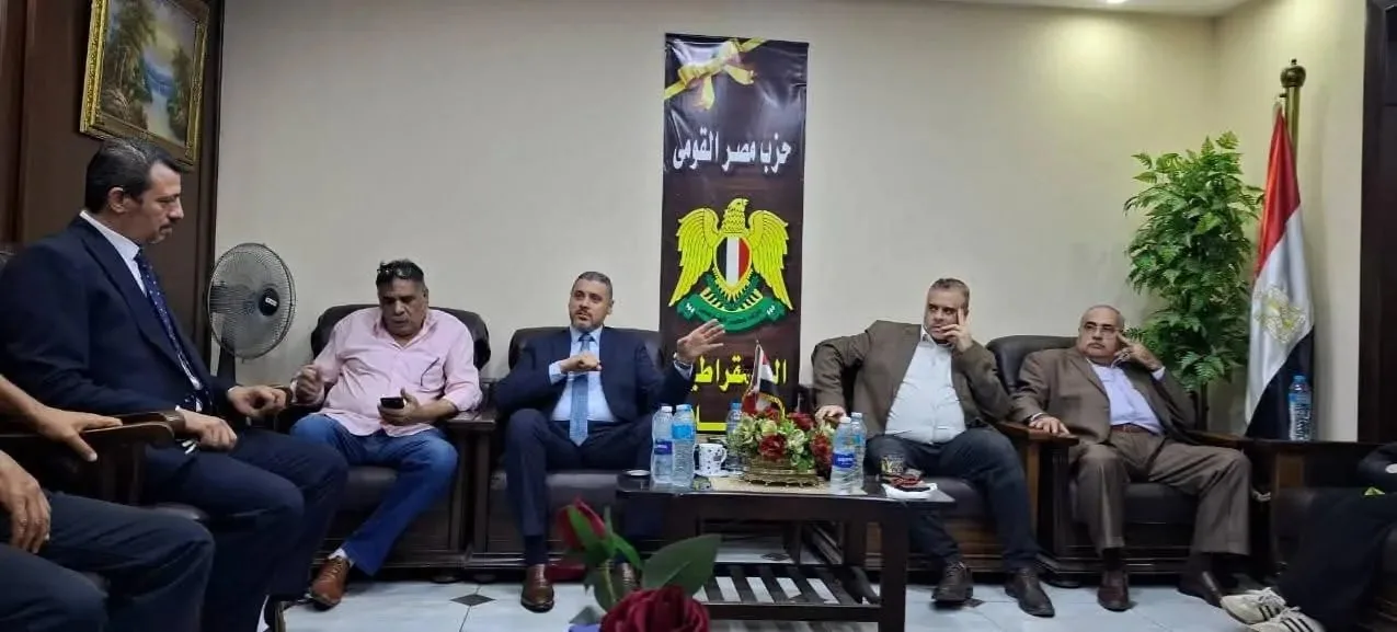 رئيس حزب «مصر القومي» يلتقي بقيادات الأمانات لبحث الاستعدادات للانتخابات القادمة. رئيس حزب «مصر القومي» يلتقي بقيادات الأمانات لبحث الاستعدادات للانتخابات القادمة.