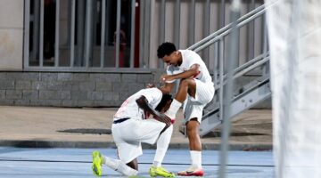 خالد الغندور يعبّر عن استياءه تجاه خطوات إدارة الأهلي بشأن صفقة الزمالك.