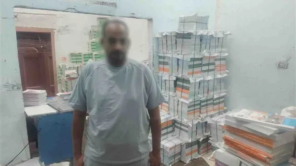 احتجاز مالك دار نشر يقوم ببيع الكتب الدراسية الأجنبية دون ترخيص احتجاز مالك دار نشر يقوم ببيع الكتب الدراسية الأجنبية دون ترخيص
