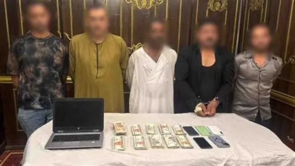 تفاصيل حادثة سرقة في الجيزة: شخص تعرض للأذى نتيجة انتحال الهوية في مقطعي فيديو مع راكبي ميكروباص تفاصيل حادثة سرقة في الجيزة: شخص تعرض للأذى نتيجة انتحال الهوية في مقطعي فيديو مع راكبي ميكروباص