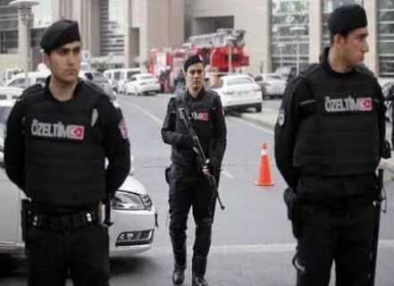 مقتل شابين هولنديين داخل فندق في إسطنبول نتيجة تسمم محتمل مقتل شابين هولنديين داخل فندق في إسطنبول نتيجة تسمم محتمل