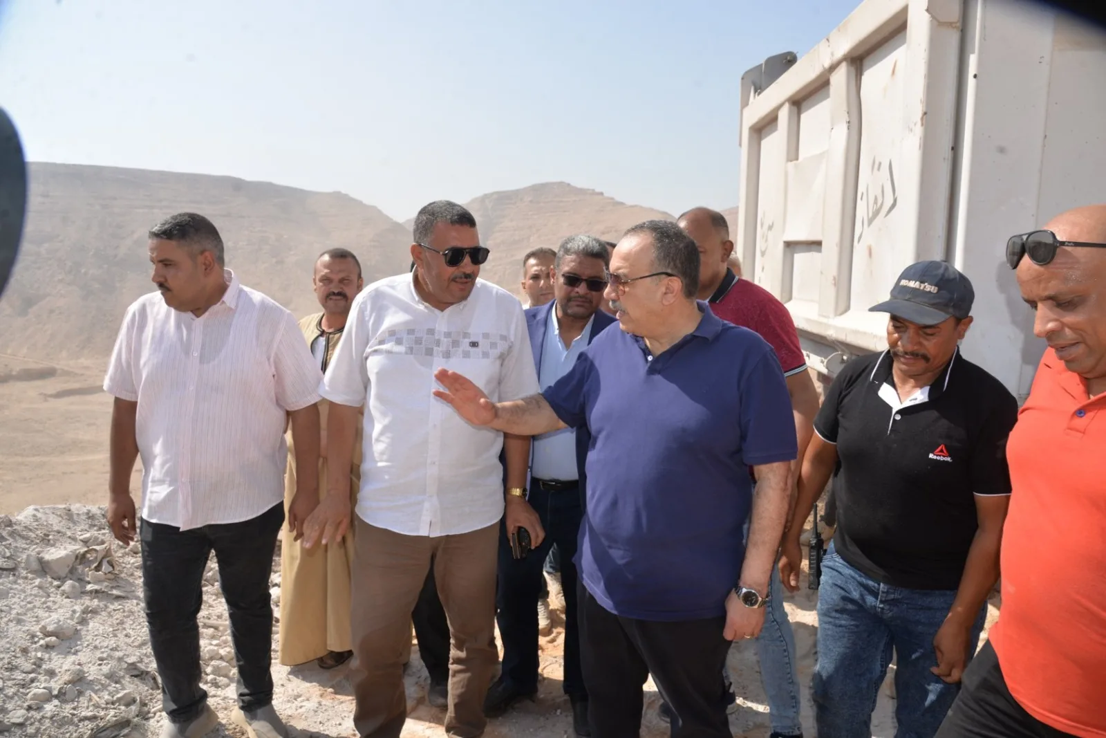 محافظ أسيوط يزور موقع تحديد الإحداثيات ومسارات الطريق الجديد الذي يربط البداري بالبحر الأحمر محافظ أسيوط يزور موقع تحديد الإحداثيات ومسارات الطريق الجديد الذي يربط البداري بالبحر الأحمر