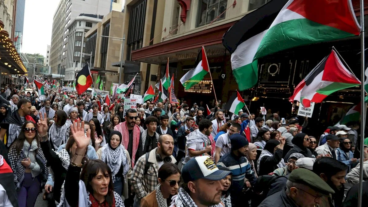 غانتس يطالب بإبعاد أحزاب اليمين المتطرف وتأسيس “حكومة وفاق وطني” غانتس يطالب بإبعاد أحزاب اليمين المتطرف وتأسيس “حكومة وفاق وطني”