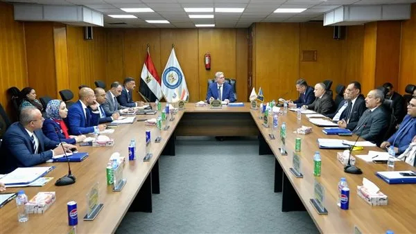 وزير البترول يقود اجتماعات الجمعيات العمومية لعدة شركات في مجال التعدين وزير البترول يقود اجتماعات الجمعيات العمومية لعدة شركات في مجال التعدين
