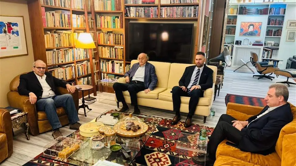 جنبلاط قام بزيارة سلام جنبلاط قام بزيارة سلام