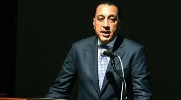 رئيس الوزراء يراقب التقدم في مشروع “المبنى 4” بمطار القاهرة الدولي.