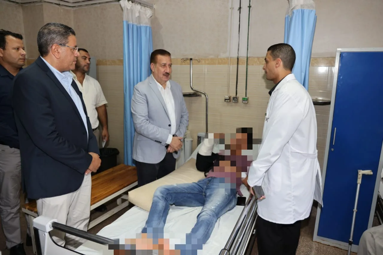 ما زال في المستشفى.. محافظ المنوفية يزور آخر مصابي كفر السنابسة للاطمئنان على صحتهم ما زال في المستشفى.. محافظ المنوفية يزور آخر مصابي كفر السنابسة للاطمئنان على صحتهم