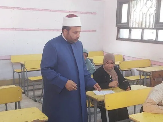 رئيس منطقة بورسعيد الأزهرية يتابع سير امتحانات الدور الثاني للشهادة الثانوية
