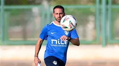 يانيك فيريرا، مدرب الزمالك، يعبّر عن استيائه من إضاعة الوقت ويدعو للحفاظ على حيوية كرة القدم، ويشدد على ضرورة تحسين أداء أحمد حمدي للاندماج مع الفريق. يانيك فيريرا، مدرب الزمالك، يعبّر عن استيائه من إضاعة الوقت ويدعو للحفاظ على حيوية كرة القدم، ويشدد على ضرورة تحسين أداء أحمد حمدي للاندماج مع الفريق.