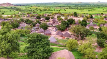مزارعون في السودان يسجلون لحظة فقدان جرار زراعي بسبب الفيضانات في القضارف