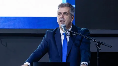 وزيران إسرائيليان يعيدان تأكيد ادعاءات “إسرائيل الكبرى” التي تمتد لتشمل الأراضي الفلسطينية المحتلة وأجزاء من دول عربية، ويرفضان إقامة دولة فلسطينية. وزيران إسرائيليان يعيدان تأكيد ادعاءات “إسرائيل الكبرى” التي تمتد لتشمل الأراضي الفلسطينية المحتلة وأجزاء من دول عربية، ويرفضان إقامة دولة فلسطينية.