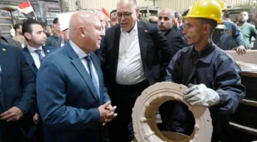 وزير الصناعة يزور شركة النصر للمسبوكات ويشارك في ورشة توعوية للموظفين