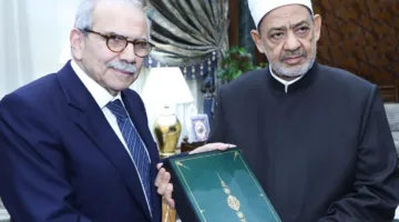 نواف سلام يزور شيخ الأزهر في القاهرة ويؤكد على دعوته لزيارة لبنان