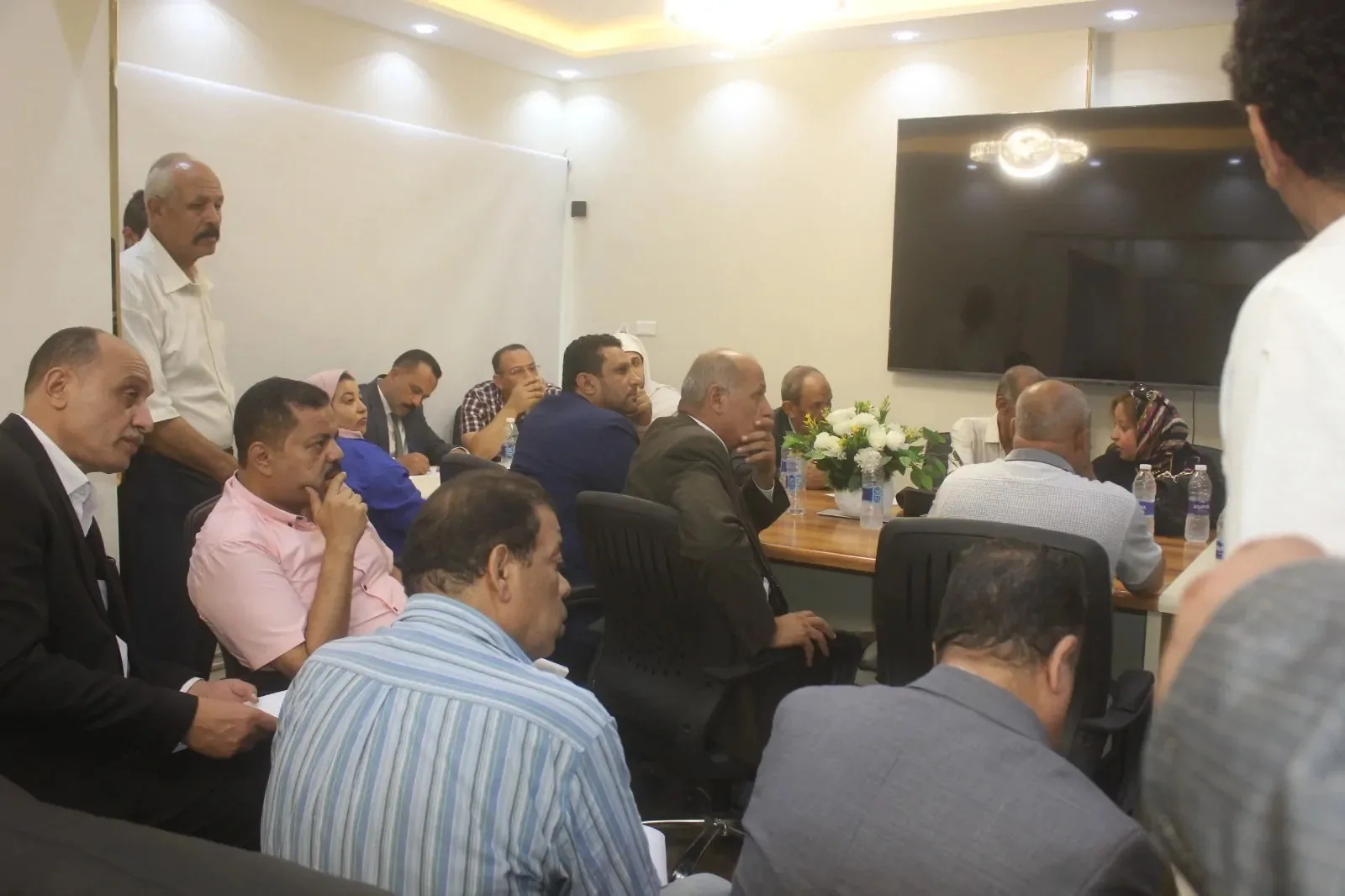 اجتماع أعضاء حزب السلام وتيار الاستقلال لوضع استراتيجية الترشح لانتخابات مجلس النواب: فردي وقوائم. اجتماع أعضاء حزب السلام وتيار الاستقلال لوضع استراتيجية الترشح لانتخابات مجلس النواب: فردي وقوائم.