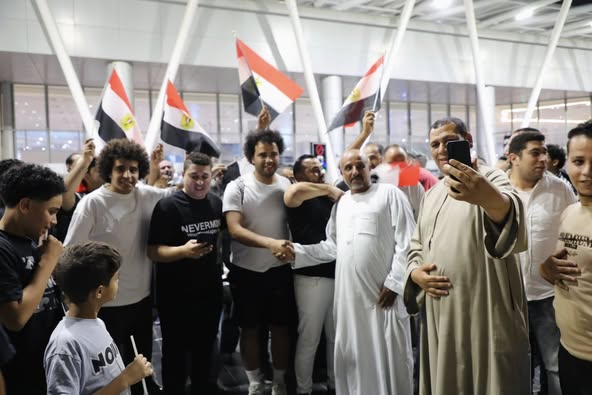 <strong>لحظة وصول أحمد ناصر لمطار القاهرة الدولي</strong>
