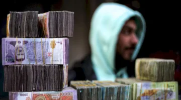 سوريون يحتفظون بأموالهم في أكياس بينما الحكومة تلغي صفرين من الليرة، ما هي النتائج المحتملة؟