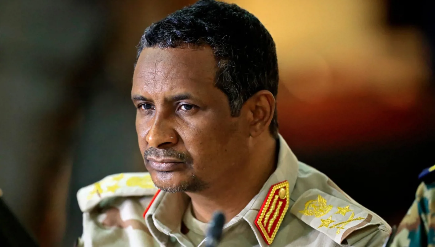 حميدتي يتولى قسم اليمين كرئيس لحكومة سودانية بديلة حميدتي يتولى قسم اليمين كرئيس لحكومة سودانية بديلة