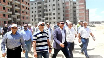 وزير الإسكان يزور مشاريع “سكن لكل المصريين” والطرق في مدينة برج العرب الجديدة