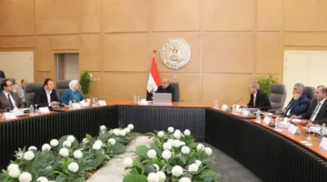 وزير الكهرباء يلتقي برؤساء شركات الإنتاج والنقل والتوزيع ويحث على الاستمرار في تنفيذ خطة مواجهة زيادة الأحمال.