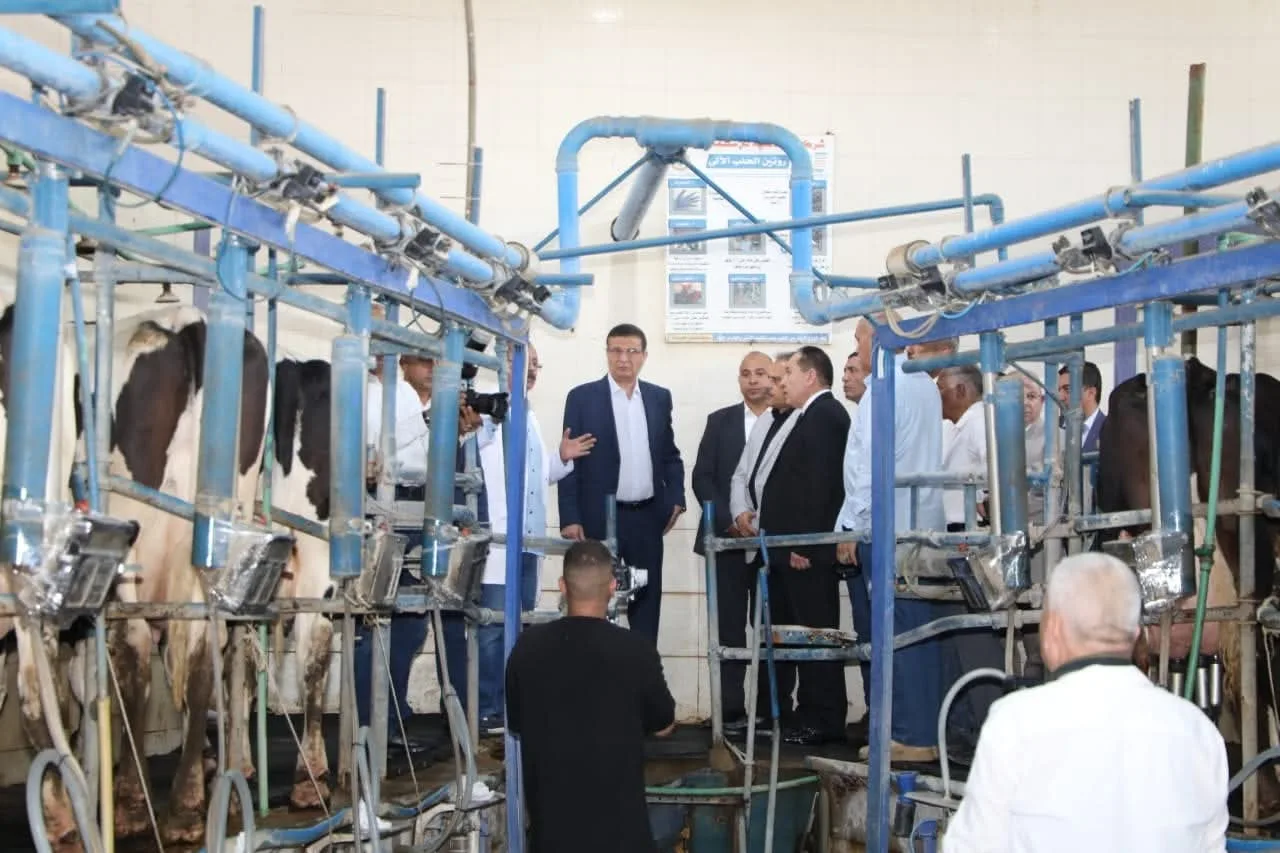 وزير الزراعة ومحافظ الشرقية يزوران مشروع الصالحية الزراعي الشامل وزير الزراعة ومحافظ الشرقية يزوران مشروع الصالحية الزراعي الشامل