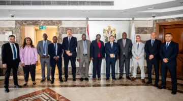 وفد من كينيا يقوم بزيارة البنك المركزي المصري للاستفادة من خبراته المتميزة في مجال الأمن السيبراني