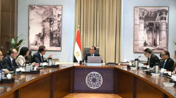 رئيس الوزراء ي instructs بسرعة تسديد ديون “الشراء الموحد” لضمان استقرار توفر الأدوية والمستلزمات الطبية