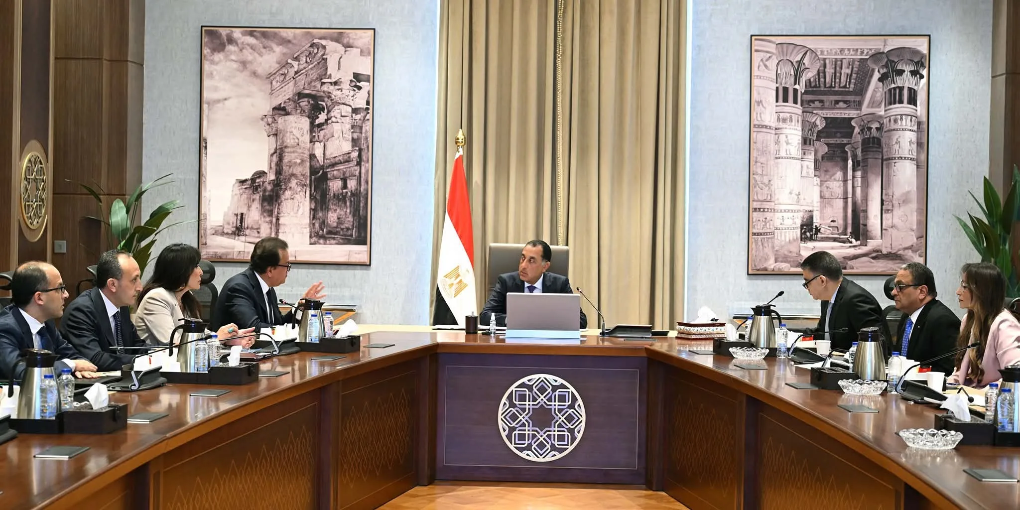 رئيس الوزراء ي instructs بسرعة تسديد ديون “الشراء الموحد” لضمان استقرار توفر الأدوية والمستلزمات الطبية رئيس الوزراء ي instructs بسرعة تسديد ديون “الشراء الموحد” لضمان استقرار توفر الأدوية والمستلزمات الطبية