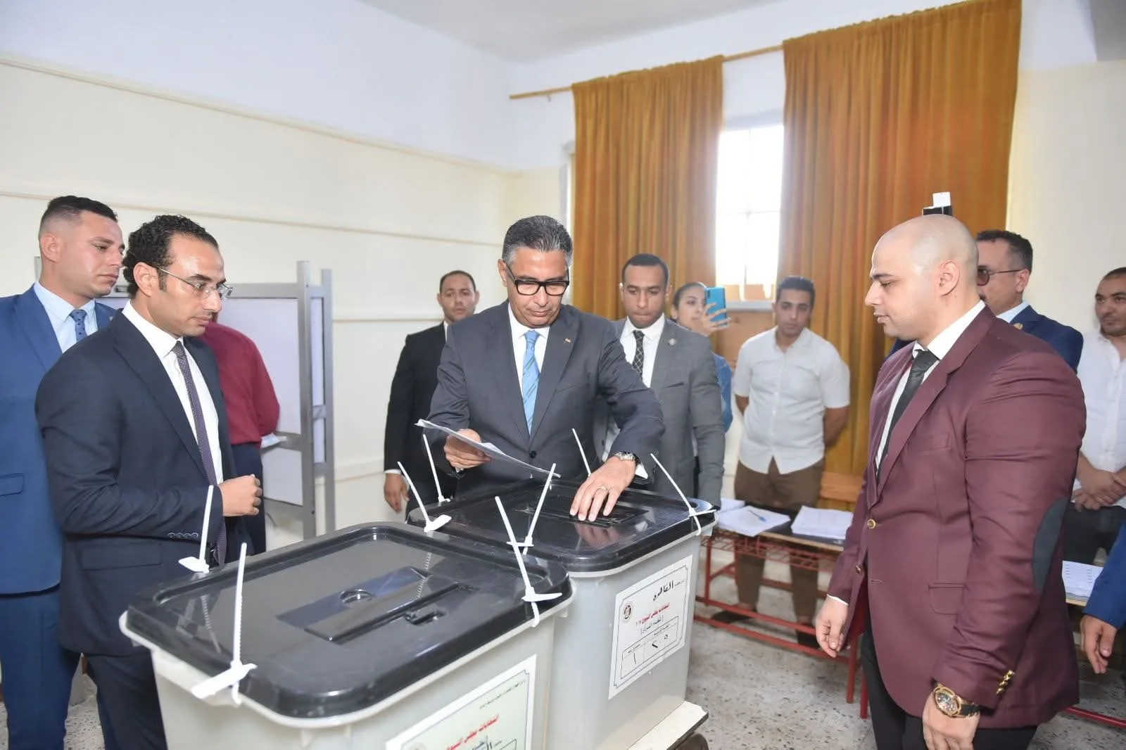 وزير التموين يُشارك في انتخابات مجلس الشيوخ من خلال الإدلاء بصوته وزير التموين يُشارك في انتخابات مجلس الشيوخ من خلال الإدلاء بصوته