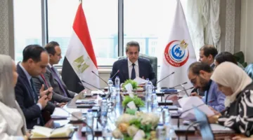 وزير الصحة يراقب مستوى خدمات التأمين الصحي الشامل ويوجه بضرورة سرعة الاستجابة لمطالب المواطنين.