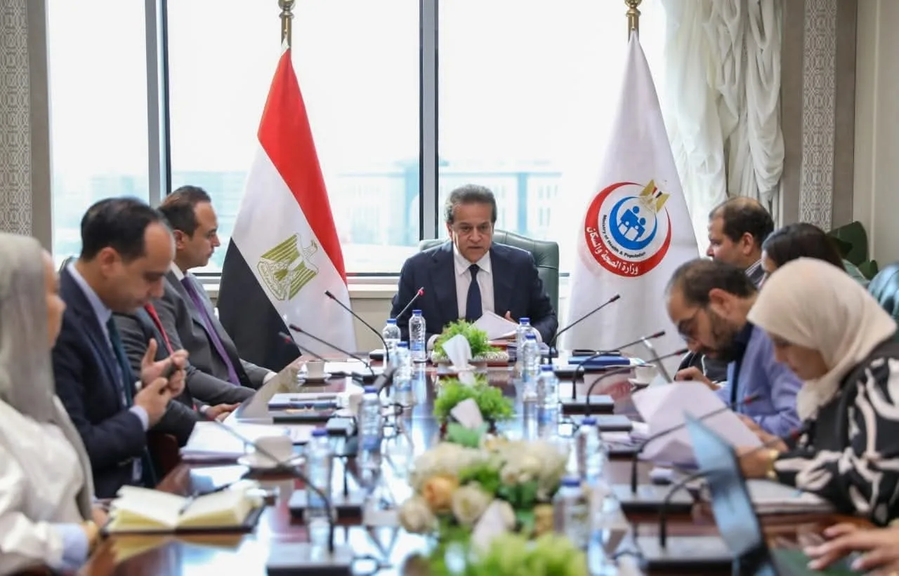 وزير الصحة يراقب مستوى خدمات التأمين الصحي الشامل ويوجه بضرورة سرعة الاستجابة لمطالب المواطنين.