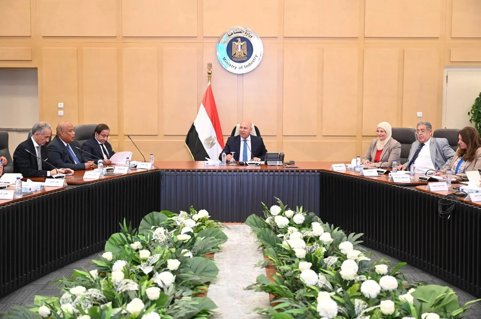 وزير النقل يتباحث مع شركات الحديد والمركبات حول سبل تطوير صناعة صفائح السيارات محلياً في مصر وزير النقل يتباحث مع شركات الحديد والمركبات حول سبل تطوير صناعة صفائح السيارات محلياً في مصر