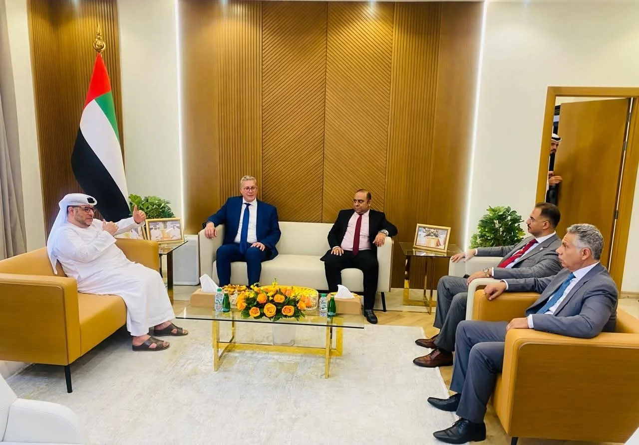 وزير النفط يتباحث في الفجيرة لتعزيز الشراكة الاستراتيجية وتوسيع التعاون في مجال الطاقة. وزير النفط يتباحث في الفجيرة لتعزيز الشراكة الاستراتيجية وتوسيع التعاون في مجال الطاقة.