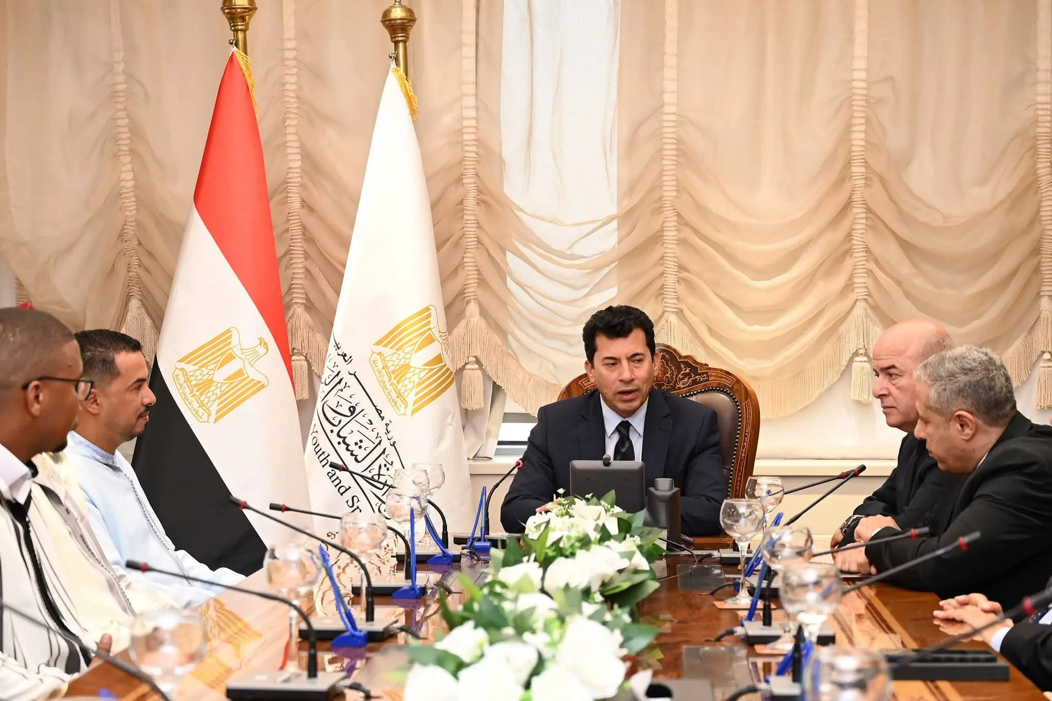 وزير الرياضة يستقبل وفد الشباب المغربي ضمن برنامج التبادل المشترك وزير الرياضة يستقبل وفد الشباب المغربي ضمن برنامج التبادل المشترك