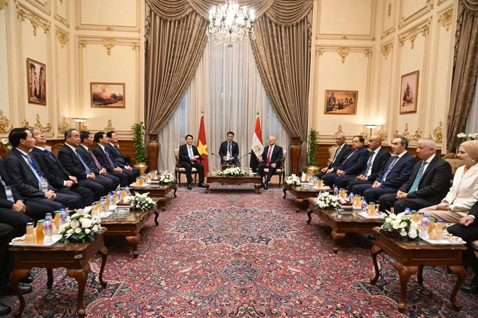 رئيس مجلس النواب يناقش مع نظيره الفيتنامي سبل تعزيز التعاون البرلماني وزيادة الاستثمارات بين البلدين