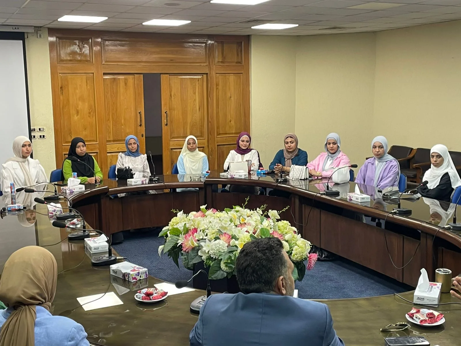 بالتعاون مع “ابدأ”… جمعية مستثمري العاشر تختتم برنامجًا تدريبيًا لإعداد 250 طالبًا لدخول سوق العمل. بالتعاون مع “ابدأ”… جمعية مستثمري العاشر تختتم برنامجًا تدريبيًا لإعداد 250 طالبًا لدخول سوق العمل.