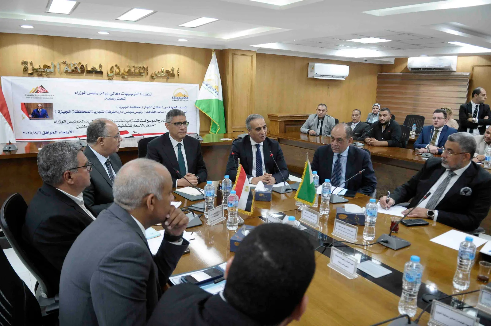رئاسة جهاز حماية المستهلك تعقد اجتماعًا مع محافظ الجيزة والغرفة التجارية لتعزيز مبادرة تخفيض الأسعار رئاسة جهاز حماية المستهلك تعقد اجتماعًا مع محافظ الجيزة والغرفة التجارية لتعزيز مبادرة تخفيض الأسعار