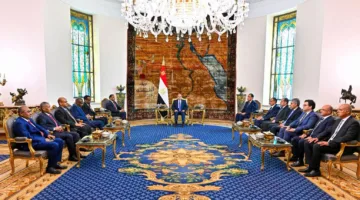 الرئيس السيسي يشدد على دعم مصر التام لاستقرار السودان وسلامة أراضيه أثناء اجتماعه برئيس الوزراء السوداني الانتقالي