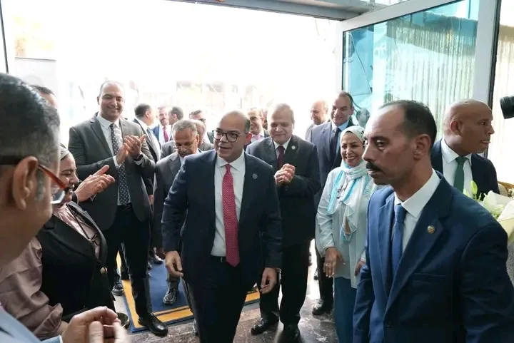 الرئيس السيسي يعيد تكليف محمد فريد لرئاسة “الرقابة المالية” للعام الرابع ويعلن عن خطط شاملة لتطوير الأسواق غير المصرفية. الرئيس السيسي يعيد تكليف محمد فريد لرئاسة “الرقابة المالية” للعام الرابع ويعلن عن خطط شاملة لتطوير الأسواق غير المصرفية.