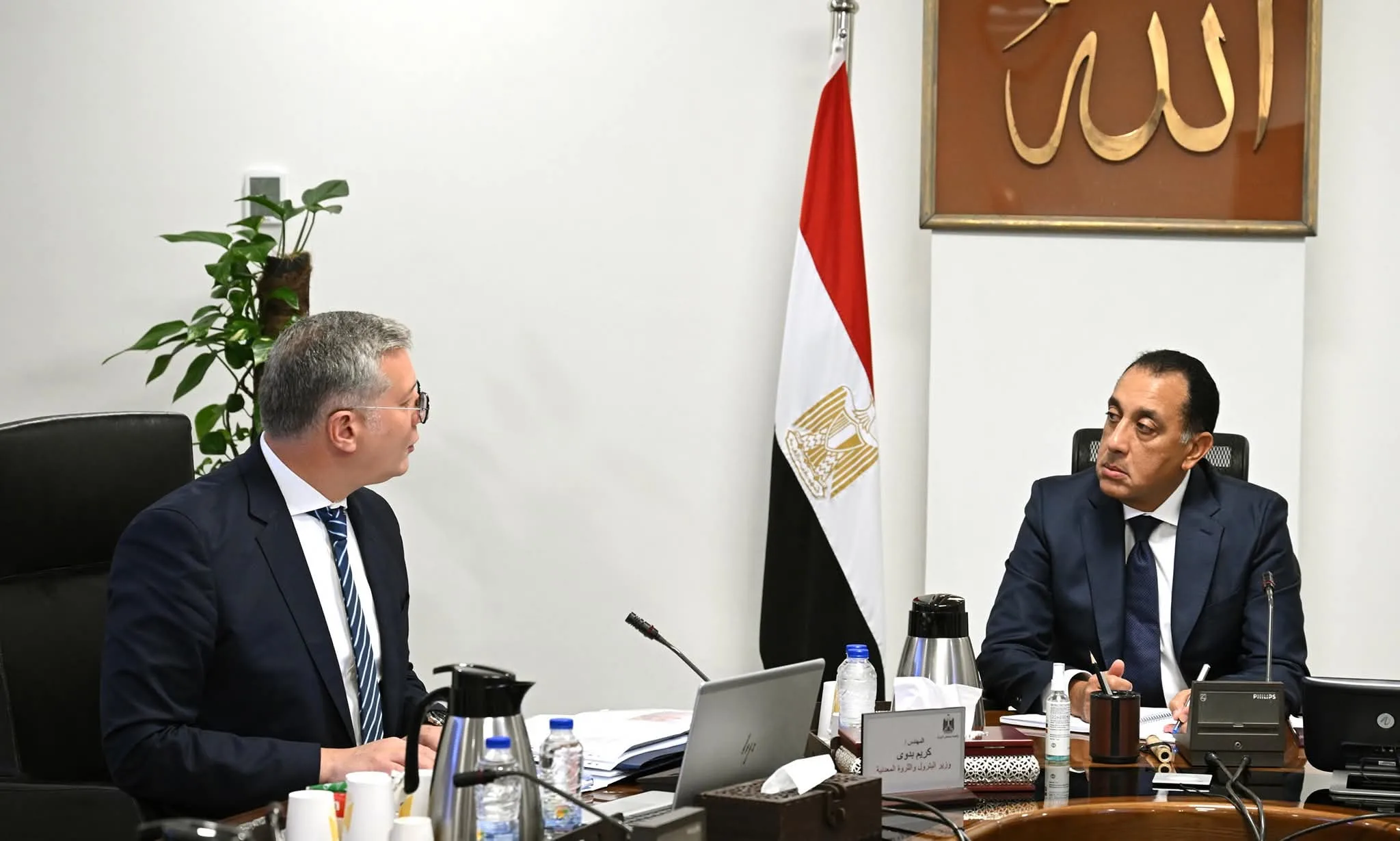 رئيس الوزراء يناقش مع وزير البترول مساعي تأمين المنتجات وجذب الاستثمارات الجديدة رئيس الوزراء يناقش مع وزير البترول مساعي تأمين المنتجات وجذب الاستثمارات الجديدة