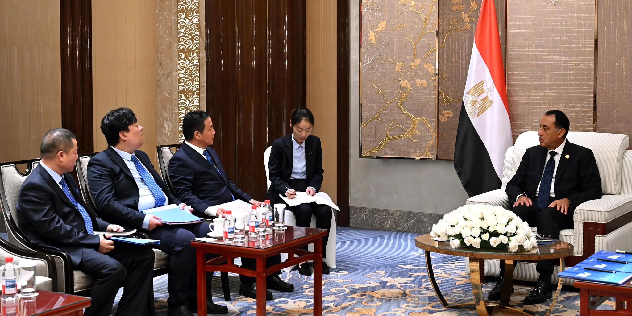 رئيس الوزراء: نركز على مشروعات الطاقة الجديدة والمتجددة ونسعى لتوطين الصناعات المرتبطة بها. رئيس الوزراء: نركز على مشروعات الطاقة الجديدة والمتجددة ونسعى لتوطين الصناعات المرتبطة بها.