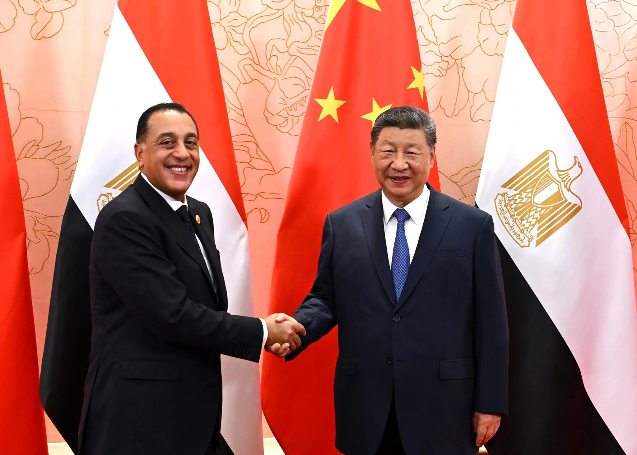 الرئيس الصيني يعرب عن تأييده لاستمرار نشاط الشركات الصينية في السوق المصرية وزيادة استثماراتها. الرئيس الصيني يعرب عن تأييده لاستمرار نشاط الشركات الصينية في السوق المصرية وزيادة استثماراتها.
