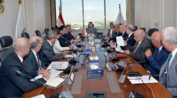اجتماع وزير التموين مع الشركة القابضة للصناعات الغذائية لمراقبة توافر السلع وتنظيم الأسواق