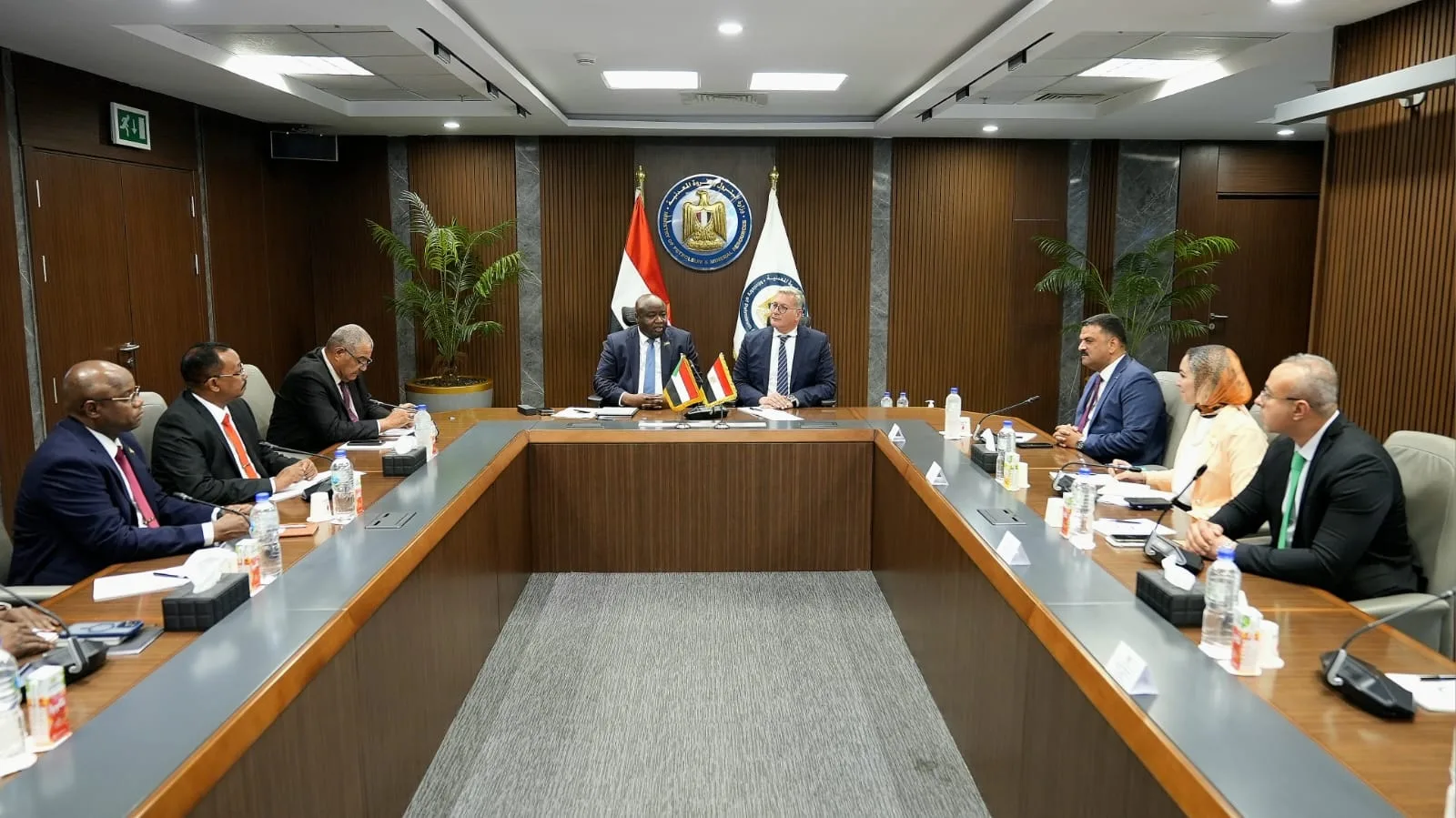 وزير البترول يناقش مع نظيره السوداني سبل التعاون في التعدين وصناعات القيمة المضافة