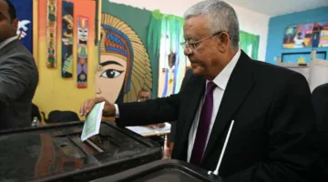 رئيس مجلس النواب يشارك في التصويت لانتخابات مجلس الشيوخ