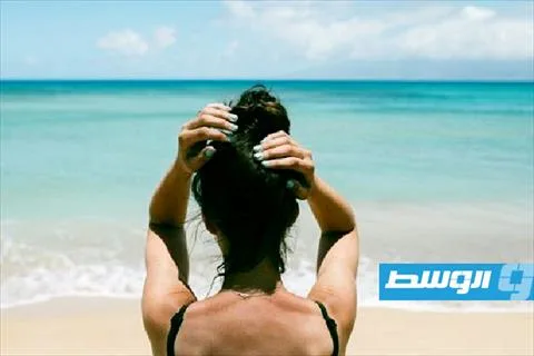 4 خطوات لحماية الشعر الملون من أضرار مياه البحر