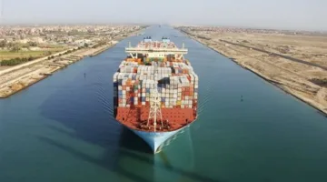 أسامة ربيع: قناة السويس توفر خدماتها للجميع دون تمييز