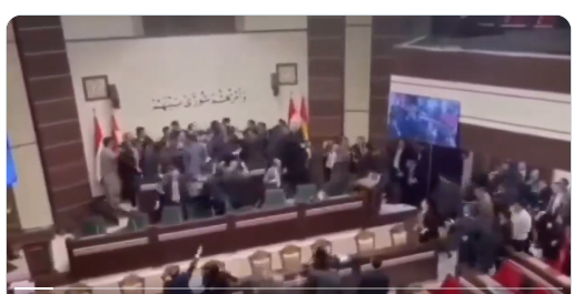 اشتباكات عنيفة بين النواب في البرلمان العراقي